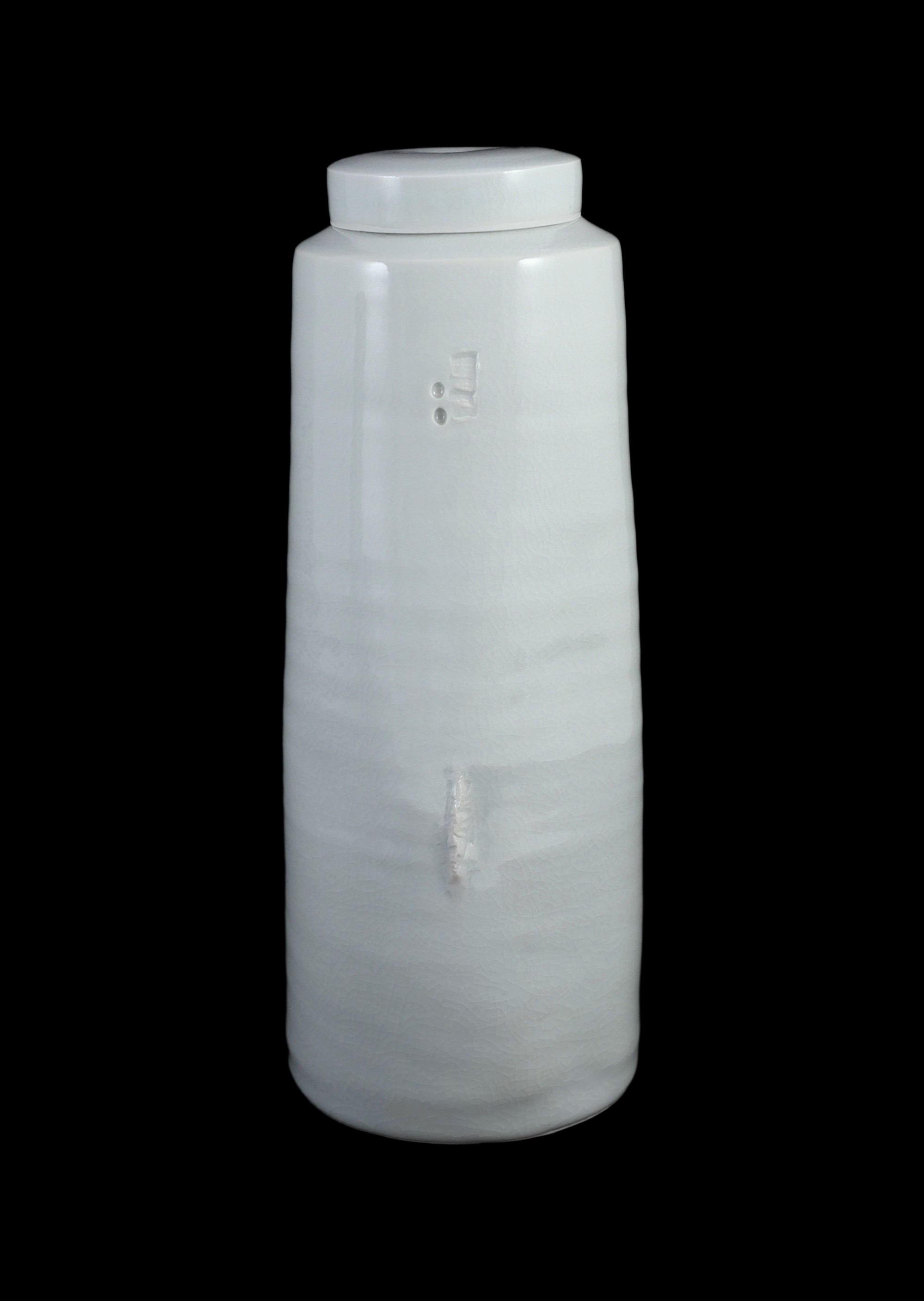 Edmund de Waal (b.1964) a tall porcelain lidded jar, c.1993, 33.4cm high